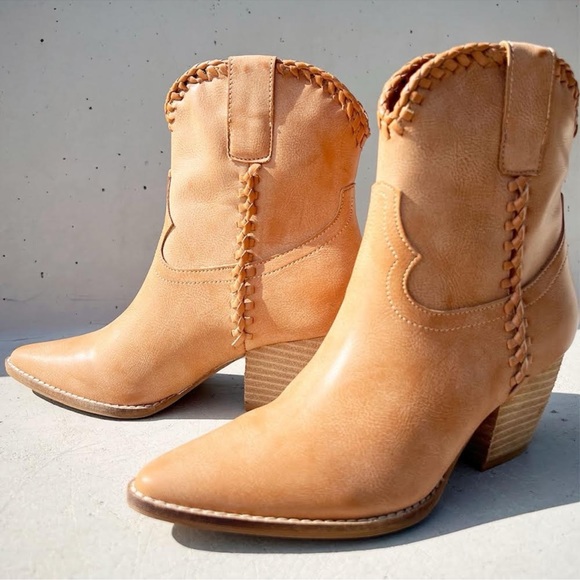NEW Western Cowboy Whipstitched Ankle Boots
Pointy Toe Block Heel Distress Taupe - Picture 3 of 15